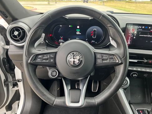 Used 2024 Alfa Romeo Tonale Veloce w/ Premium Interior Package image 18