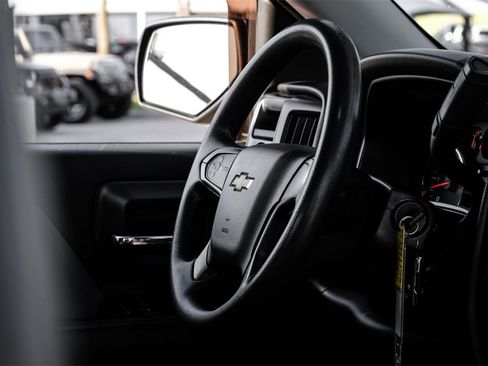 Used 2018 Chevrolet Silverado 1500 Custom w/ Custom Value Package image 11