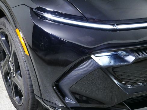 Used 2025 Chevrolet Equinox EV RS AWD/4WD image 16