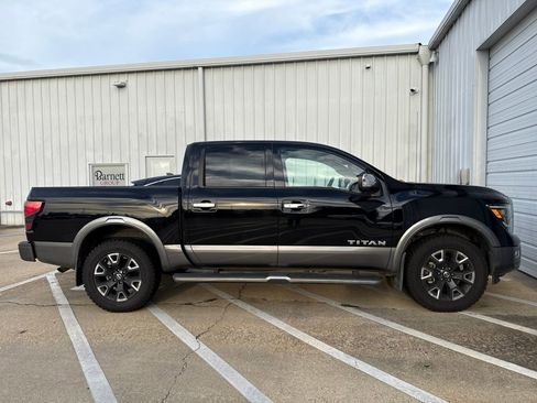 Certified 2021 Nissan Titan Platinum Reserve w/ Moonroof Package image 11