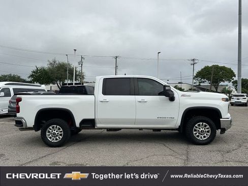 Used 2024 Chevrolet Silverado 2500 LT w/ Convenience Package image 2