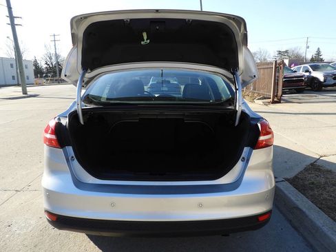 Used 2015 Ford Focus SE w/ SE Cold Weather Package image 23