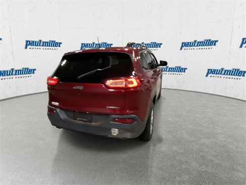 Used 2016 Jeep Cherokee Sport image 10