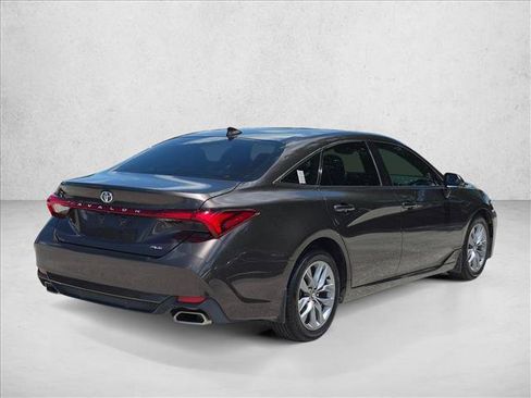 Used 2020 Toyota Avalon XLE w/ Moonroof Package FWD image 5