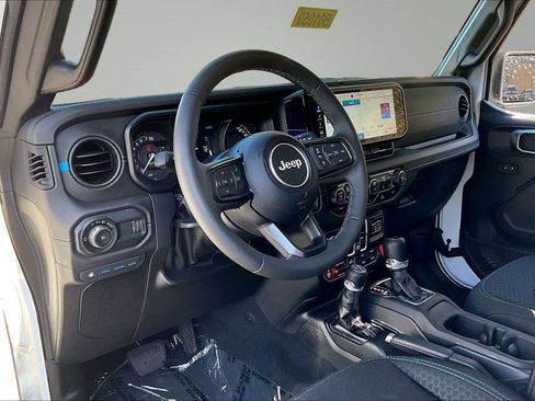 Certified 2025 Jeep Wrangler Unlimited Rubicon 4xe w/ Convenience Group AWD/4WD image 15