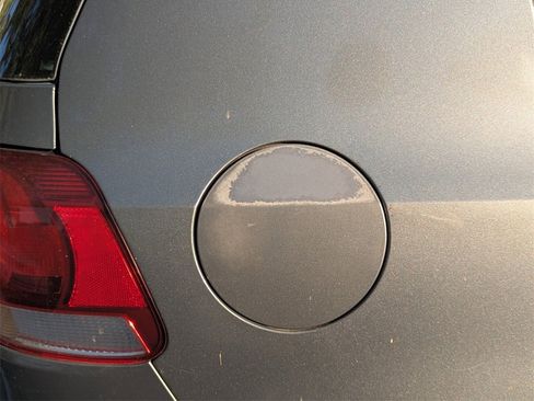 Used 2011 Volkswagen Golf 4-Door image 14