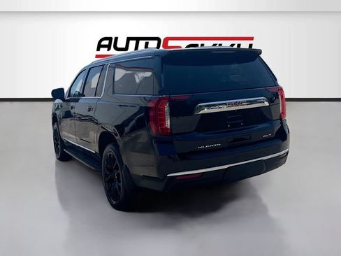 Used 2023 GMC Yukon XL SLT w/ SLT Premium Package AWD/4WD image 5