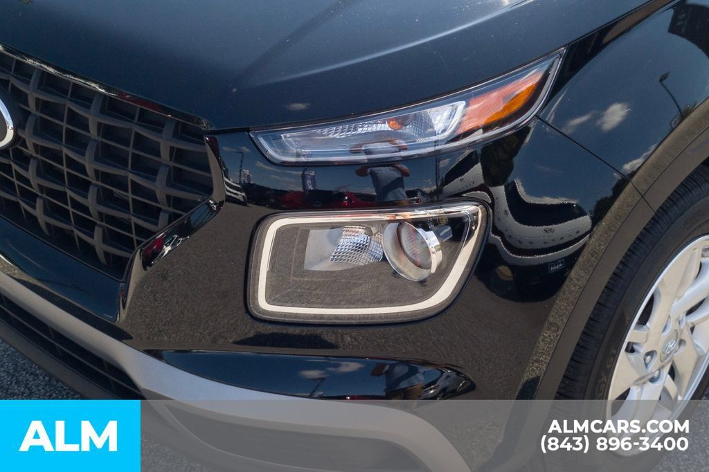 Certified 2026 Hyundai Venue SE FWD image 11