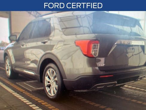 Used 2022 Ford Explorer XLT w/ Equipment Group 202A image 3