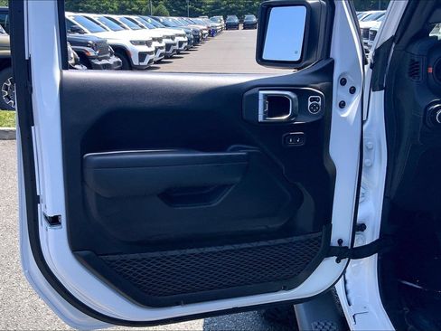 Certified 2024 Jeep Gladiator Mojave w/ Convenience Group AWD/4WD image 20