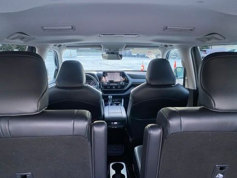 Certified 2022 Toyota Highlander XLE image 14