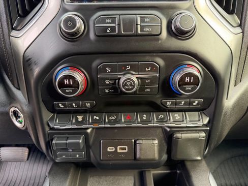 Used 2021 Chevrolet Silverado 3500 LTZ image 27