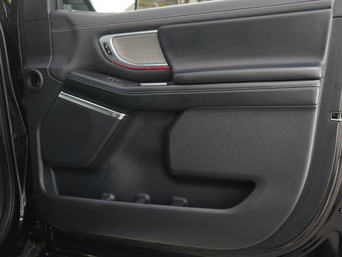 Used 2025 Ford Expedition Platinum AWD/4WD image 9