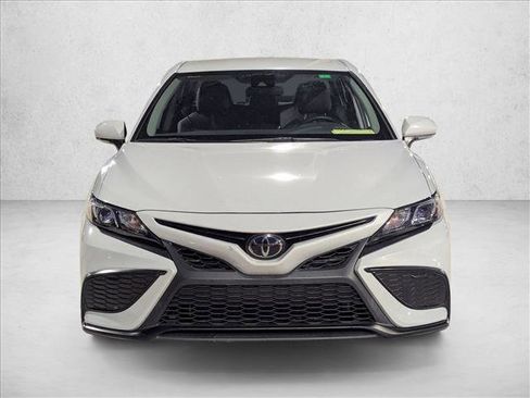 Used 2023 Toyota Camry SE image 2