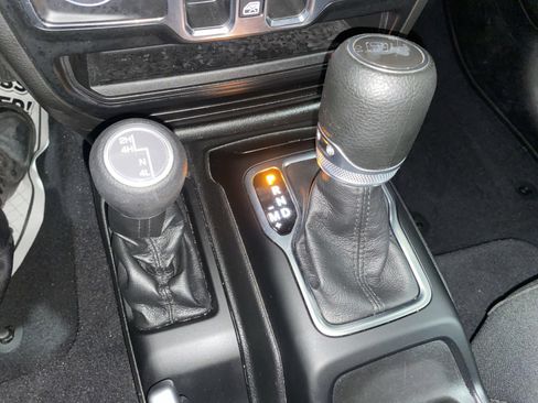 Used 2022 Jeep Wrangler Unlimited Sport image 27