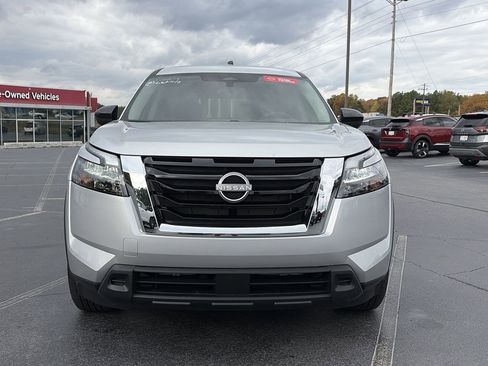 Certified 2025 Nissan Pathfinder S image 9