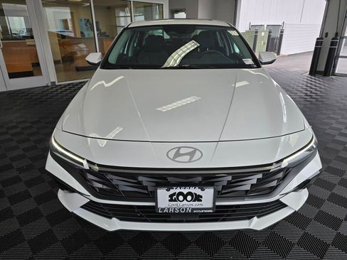 New 2026 Hyundai Elantra Limited FWD image 8