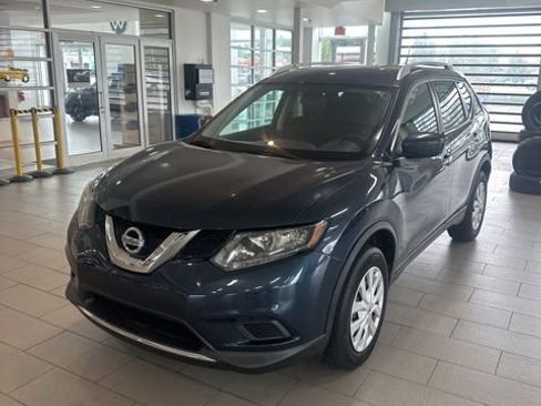 Used 2016 Nissan Rogue S w/ Appearance Package FWD image 2