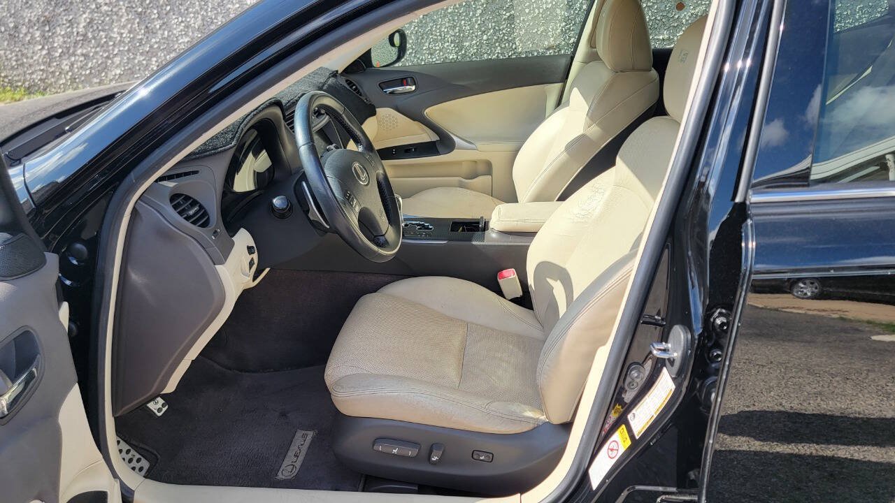 Used 2010 Lexus IS 250 w/ Preferred Accessory Package RWD image 16