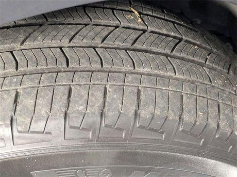 Used 2024 Jeep Grand Cherokee L Limited w/ Luxury Tech Group II image 9