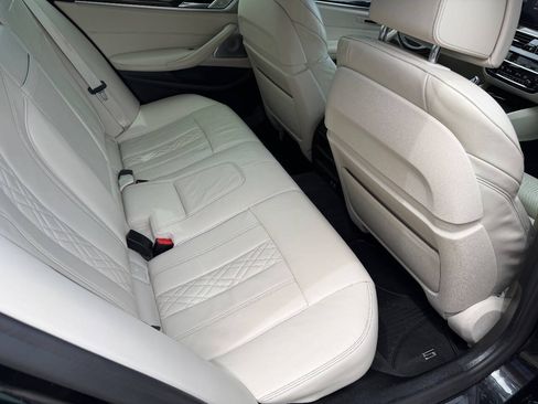 Used 2021 BMW M550i xDrive w/ Dynamic Handling Package AWD/4WD image 19