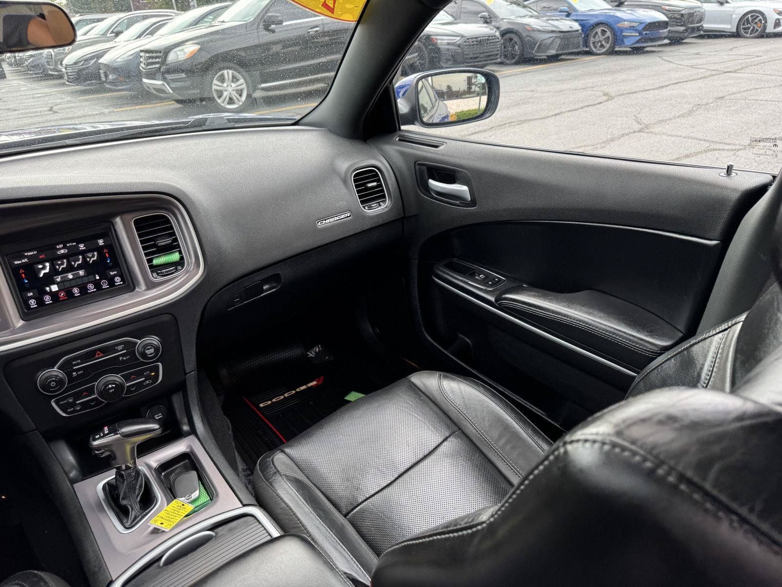Used 2021 Dodge Charger SXT w/ Leather Interior Group RWD image 34
