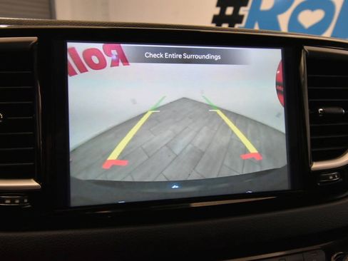 Used 2024 Chrysler Pacifica Touring-L FWD image 21
