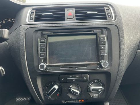 Used 2011 Volkswagen Jetta SE image 12