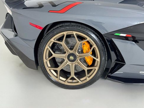Used 2020 Lamborghini Aventador SVJ AWD/4WD image 36