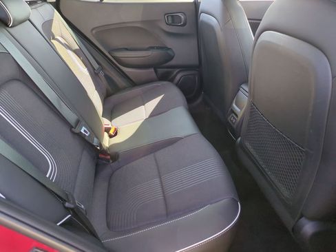 Used 2025 Hyundai Venue Limited FWD image 20