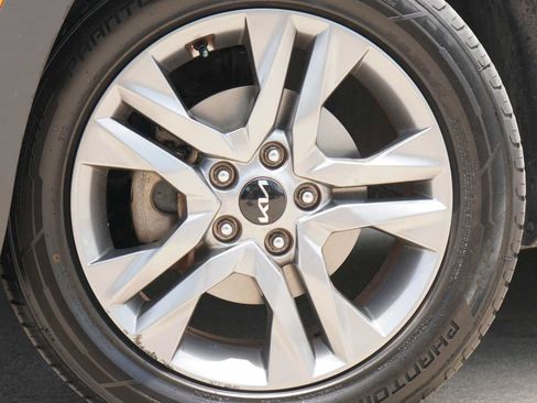 Used 2022 Kia Seltos S FWD image 2