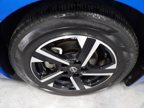 Used 2025 Nissan Sentra SV image 24