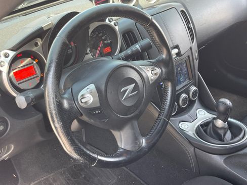 Used 2009 Nissan 370Z Coupe RWD image 9