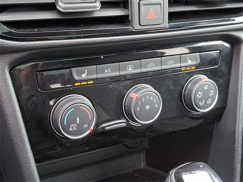 Used 2023 Volkswagen Taos SE image 19