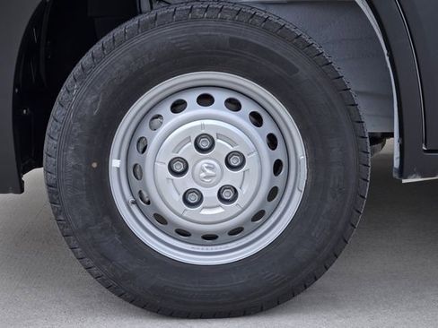 Used 2025 RAM ProMaster 2500 w/ Convenience Group image 12