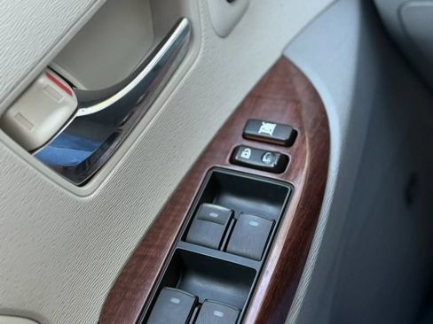 Used 2011 Toyota Sienna Limited w/ Premium Pkg FWD image 38