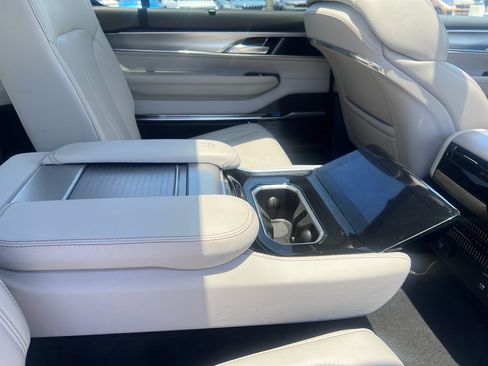 Used 2023 Jeep Grand Wagoneer 4WD image 17