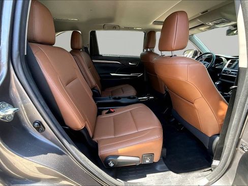 Used 2018 Toyota Highlander Limited AWD/4WD image 28