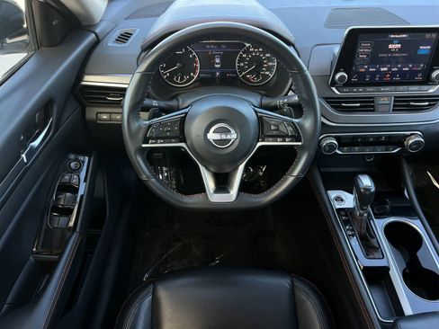 Used 2024 Nissan Altima 2.5 SR FWD image 15
