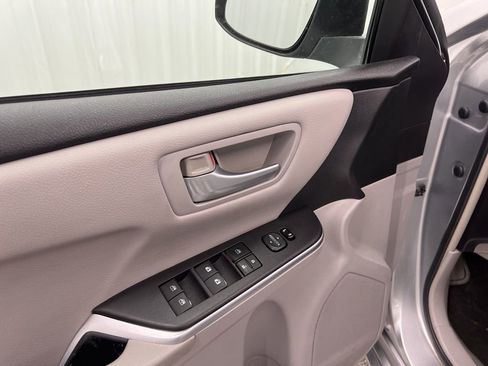 Used 2015 Toyota Camry LE image 19