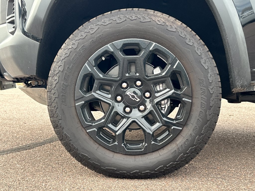 New 2026 Chevrolet Colorado Trail Boss w/ Off-Road Front Bumper Package AWD/4WD image 25