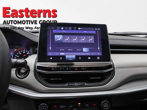 Used 2025 Jeep Compass Limited AWD/4WD image 12