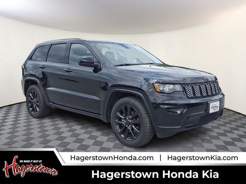 Used 2019 Jeep Grand Cherokee Altitude RWD image 1
