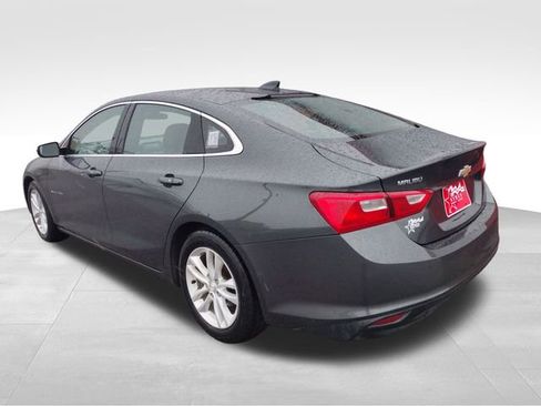 Used 2017 Chevrolet Malibu LT image 4