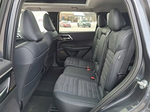 New 2026 Mitsubishi Outlander SE image 5