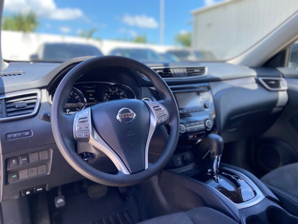 Used 2016 Nissan Rogue SV FWD image 14