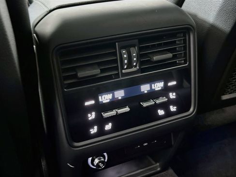 Certified 2024 Porsche Cayenne AWD/4WD image 27