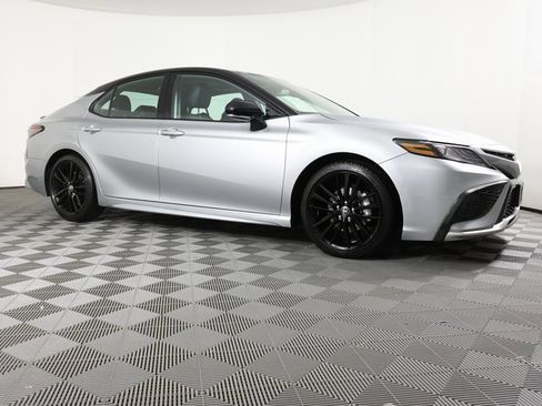 Used 2023 Toyota Camry XSE image 3