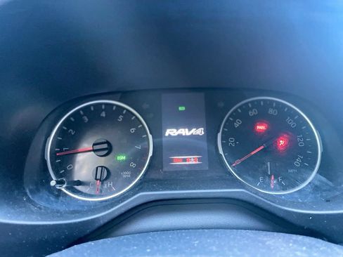 Used 2020 Toyota RAV4 LE w/ All Weather Liner Package AWD/4WD image 12