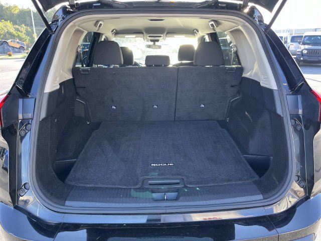 Used 2024 Nissan Rogue S AWD/4WD image 18